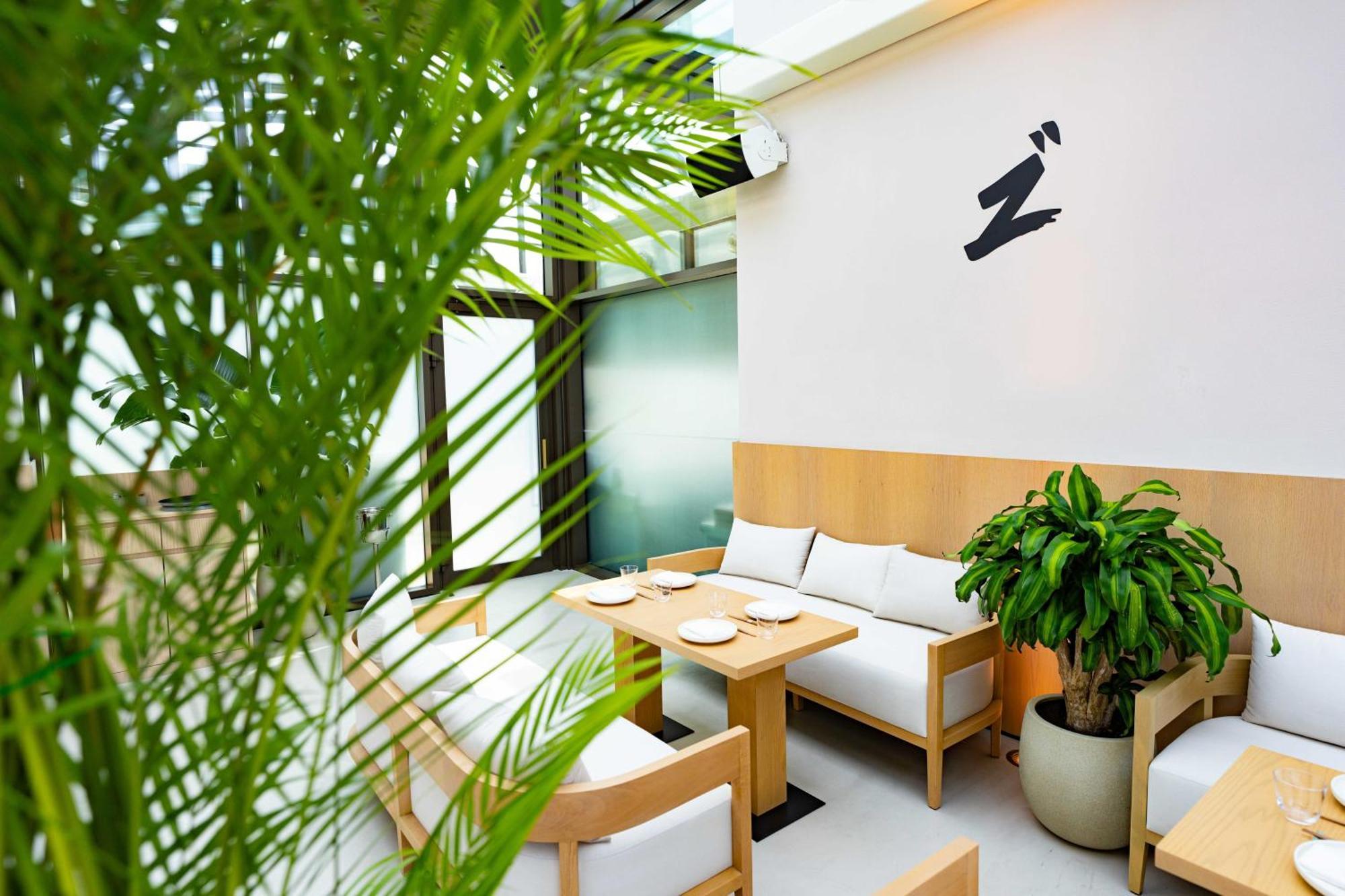 Hyatt Centric Jumeirah Dubai Ngoại thất bức ảnh Interior of a ZARA Home store in Madrid, Spain