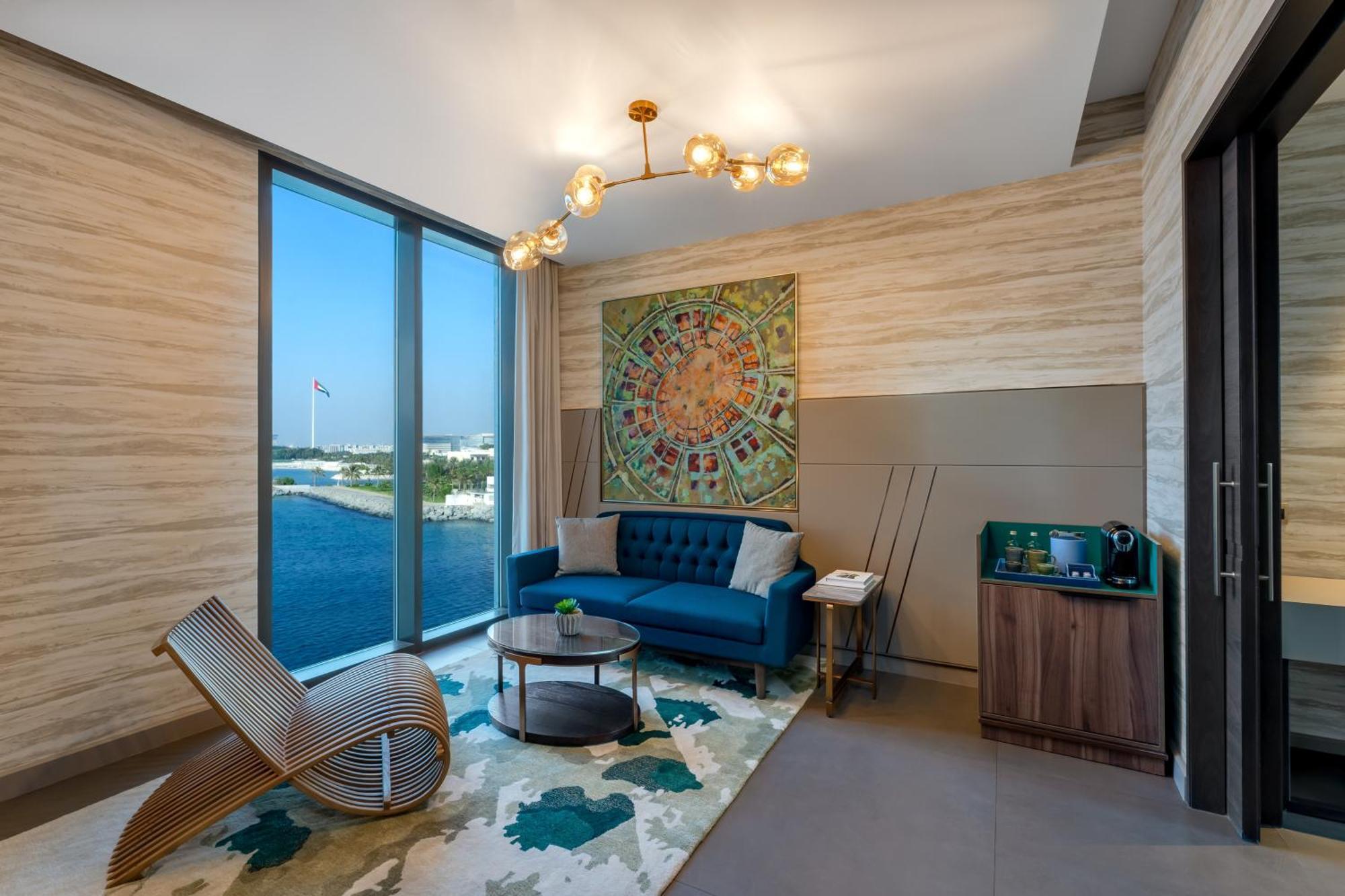 Hyatt Centric Jumeirah Dubai Ngoại thất bức ảnh A suite at the hotel