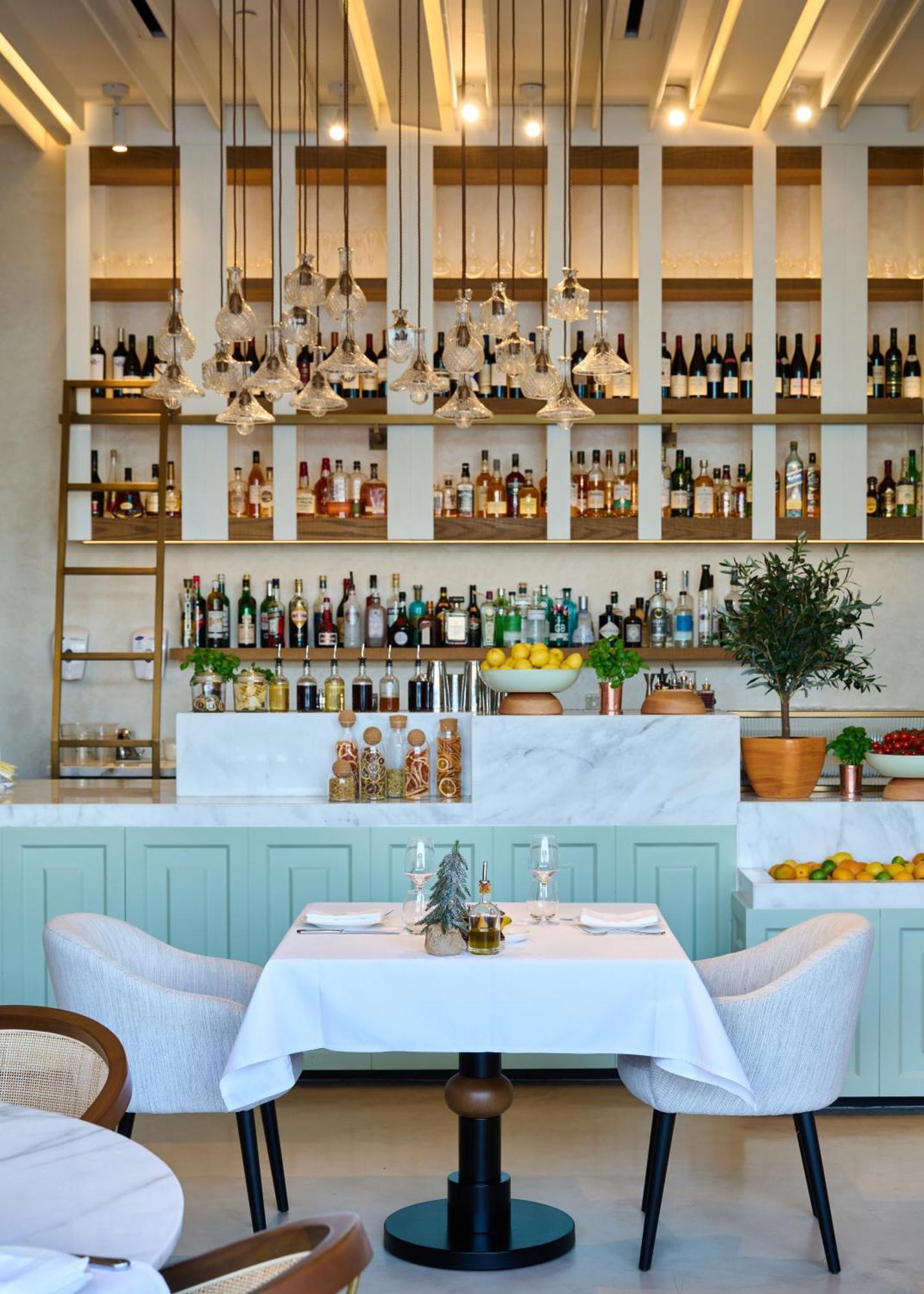 Hyatt Centric Jumeirah Dubai Ngoại thất bức ảnh The bar at the restaurant